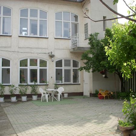 Garden Szivarvany Utcai Vendeghaz Сегед Экстерьер фото