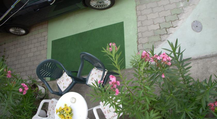 Garden Szivarvany Utcai Vendeghaz Сегед Номер фото